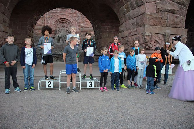 Erfolgreich Kyffhäuserdenkmal gestürmt (Foto: Karl-Heinz Herrmann) Erfolgreich Kyffhäuserdenkmal gestürmt (Foto: Karl-Heinz Herrmann)