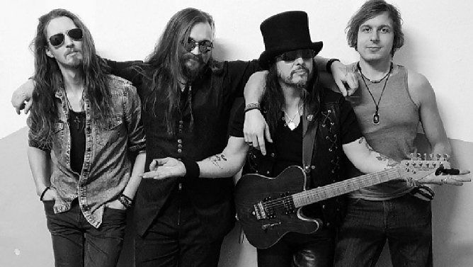 Jimmy Gee rockt am Kyffh&auml;userdenkmal (Foto: Stadtmarketing Bad Frankenhausen)