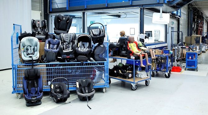 26 Modelle wurden im aktuellen ADAC Kindersitztest auf Herz und Nieren &uuml;berpr&uuml;ft. (Foto: ADAC/Ralph Wagner)