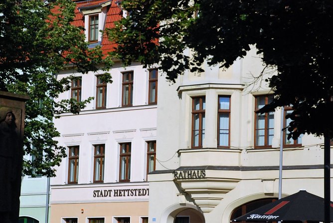 Statt einer hilfreichen Idee kam die K&uuml;ndigung des Mietvertrages aus dem Erker. Dort sitzt B&uuml;rgermeister Fuhlert. (Foto: J. Miche)