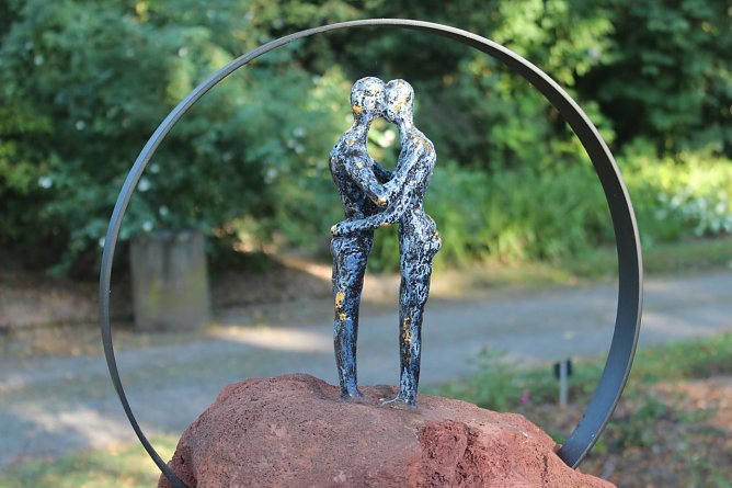 Rose trifft Kunst  (Foto: Europa-Rosarium)