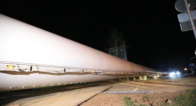 Windradfl&uuml;gel werden geliefert (Foto: S.Dietzel)