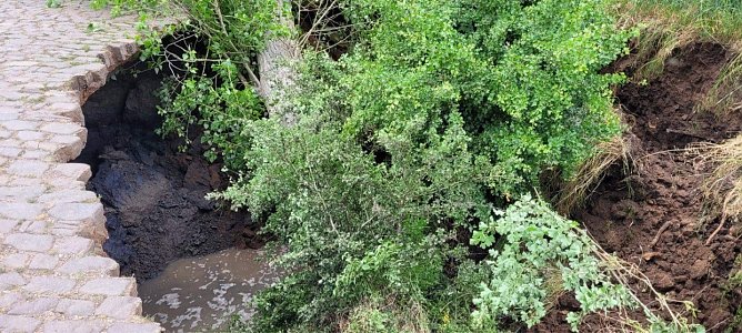 Erdrutsch zwischen Bottendorf und Donndorf (Foto: S. Dietzel) Erdrutsch zwischen Bottendorf und Donndorf (Foto: S. Dietzel)