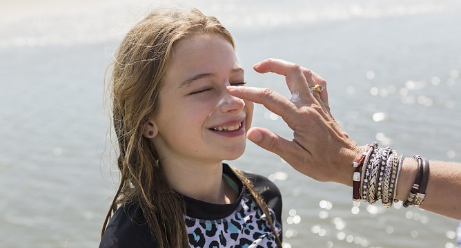 Sonnenschutz ist eminent wichtig (Foto: KNAPPSCHAFT) Sonnenschutz ist eminent wichtig (Foto: KNAPPSCHAFT)