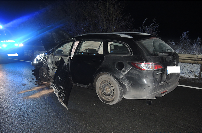 Unfall SGH (Foto: Polizei Mansfeld-Südharz ) Unfall SGH (Foto: Polizei Mansfeld-Südharz )