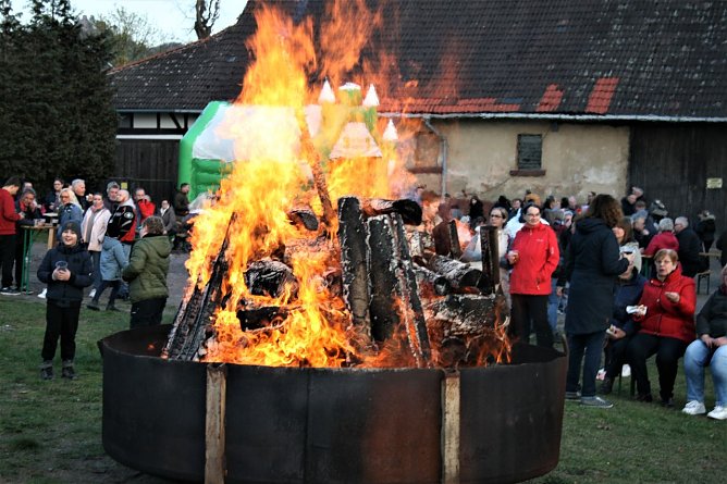 Osterfeuer  (Foto: U. Reinboth )