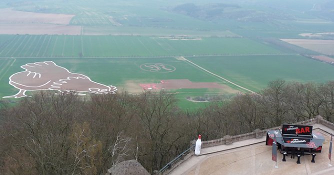 Henriette pickt am Kyffh&auml;user (Foto: Karl-Heinz Herrmann)