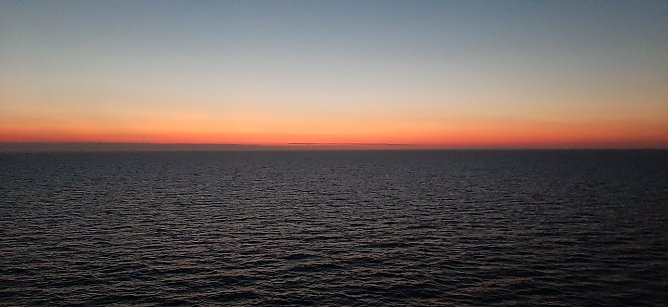 Unterwegs mit dem Schiff von Hamburg in Richtung England (Foto: Yvonne Morgenstern) Unterwegs mit dem Schiff von Hamburg in Richtung England (Foto: Yvonne Morgenstern)