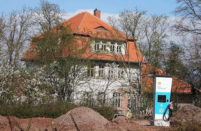 Ladesäule in Kelbra (Foto: Ulrich Reinboth) Ladesäule in Kelbra (Foto: Ulrich Reinboth)