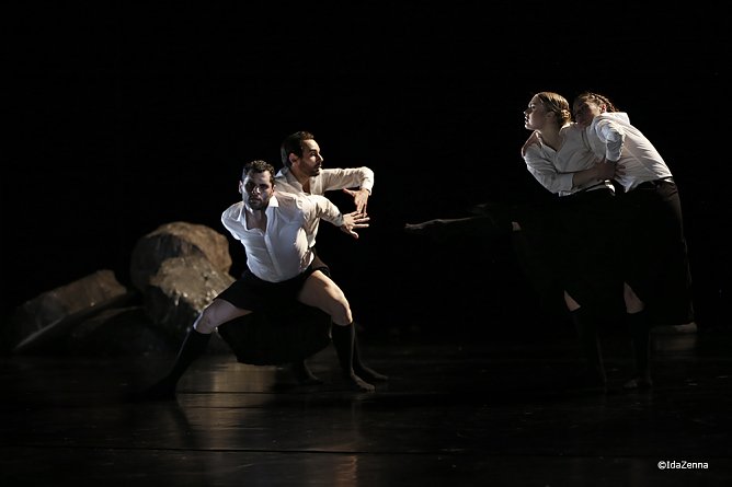 Szenenfoto aus "Metamorphosen" (Foto: ©zenna) Szenenfoto aus "Metamorphosen" (Foto: ©zenna)