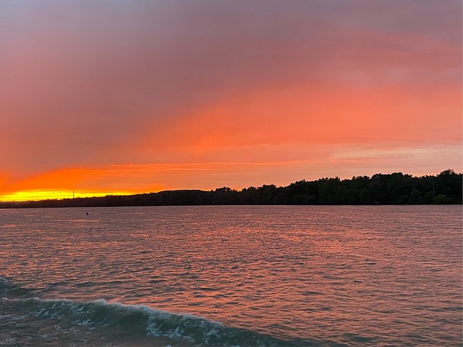 Sonnenuntergang &uuml;ber der Donau (Foto: Wolfgang Lehmann)