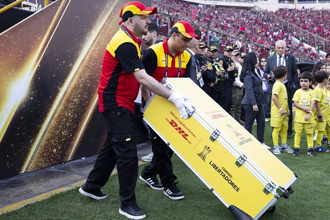 Auf dem Weg in das Stadion (Foto: DHL)