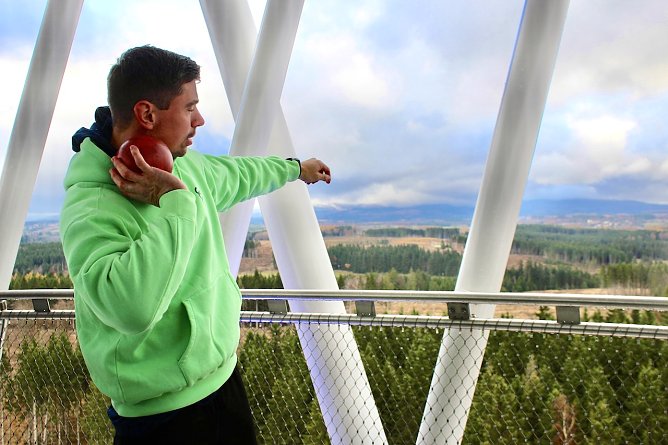 Weltrekord auf dem Harzer Hexenbesen: David Storl st&ouml;&szlig;t 43 Meter tief und 29,94 Meter weit (Foto: Eva Maria Wiegand)