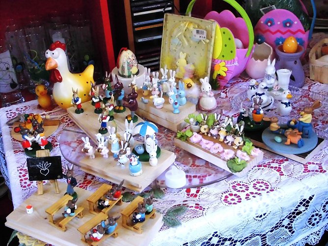 Osterdeko und mehr gibt es im alten Bahnhof in Stolberg. (Foto: Ulrich Reinboth) Osterdeko und mehr gibt es im alten Bahnhof in Stolberg. (Foto: Ulrich Reinboth)