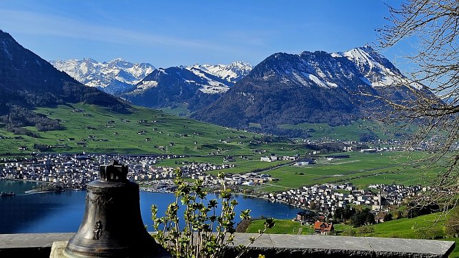 Blick von St. Jost Kapelle auf den Vierwaldst&auml;tter See mit Stanserhorn (Foto: Frank Hottenrott)
