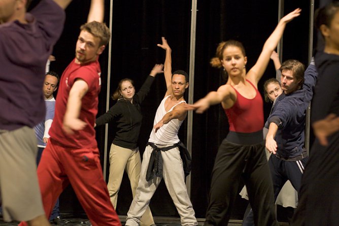 Fithalten (Foto: Theater)