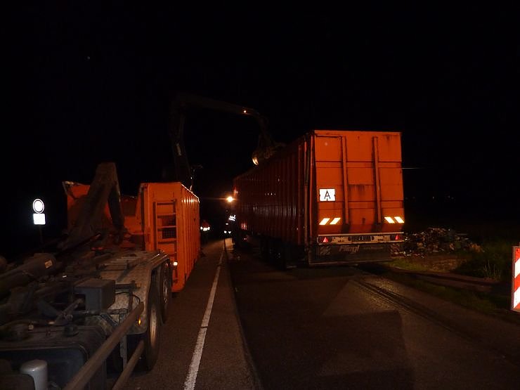 Umgekippter Lkw blockierte B4