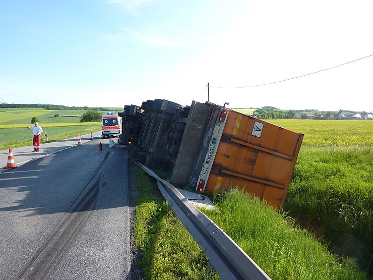 Umgekippter Lkw blockierte B4