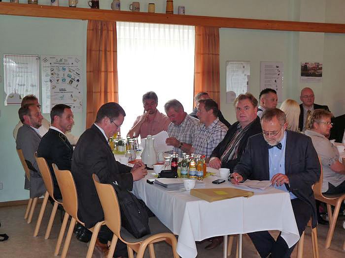 Zeugnisse &uuml;bergeben