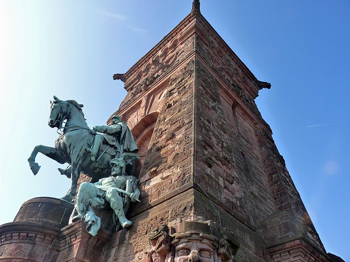 Reinigungskur f&uuml;r Kyffh&auml;userdenkmal