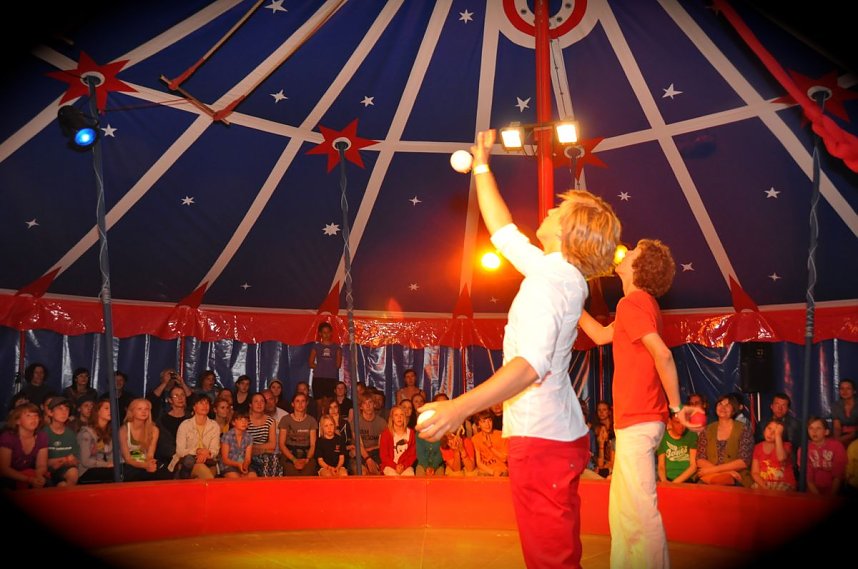 Quirliger Variet&eacute;abend zum Zirkusfestival