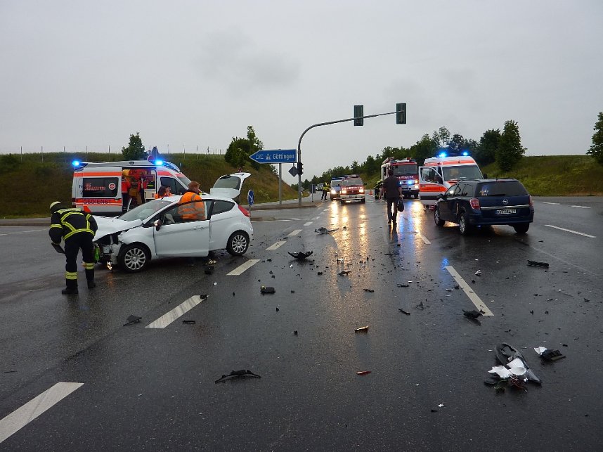 Vier Autos zerschrottet