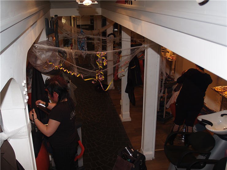 Halloween Party Nordhausen: Fris&ouml;r Jones, Grease, Destille, Schabernack