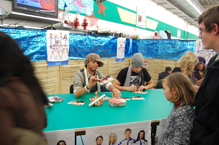 Autogrammstunde beFour in Nordhausen. nnz-City Scout on Tour