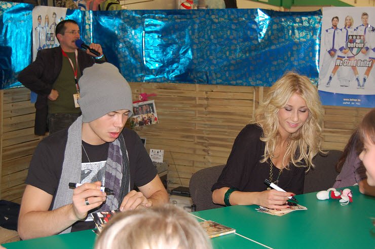 Autogrammstunde beFour in Nordhausen. nnz-City Scout on Tour