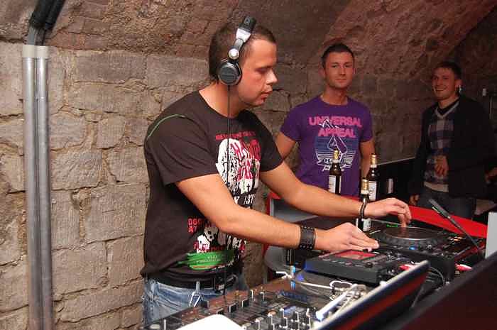 Think Orange Party im Grease