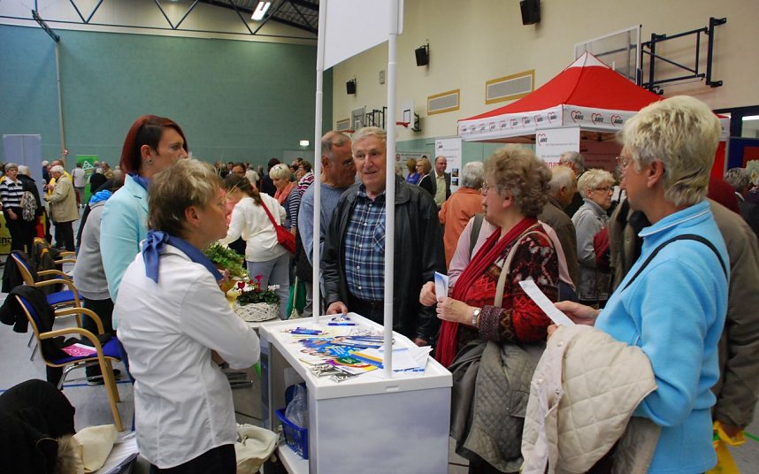 Mit &uuml;berraschenden Angeboten wartet die Verkehrsgesellschaft S&uuml;dharz seit dem 1. Oktober aus. So informierten Birgit Bornemann und Carolin Thiele &uuml;ber Kurzstreckentickets, Halten auf Zuruf und vieles mehr, das das Busfahren wieder attraktiver macht.