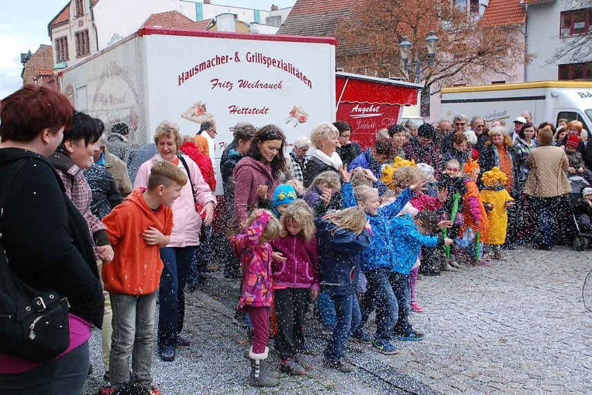 Das gro&szlig;e Sch&uuml;tteln beginnt. Wenn die Kleinen nur im Winter auch so sorgf&auml;ltig den Schnee vom Kopf sch&uuml;tteln w&uuml;rden!