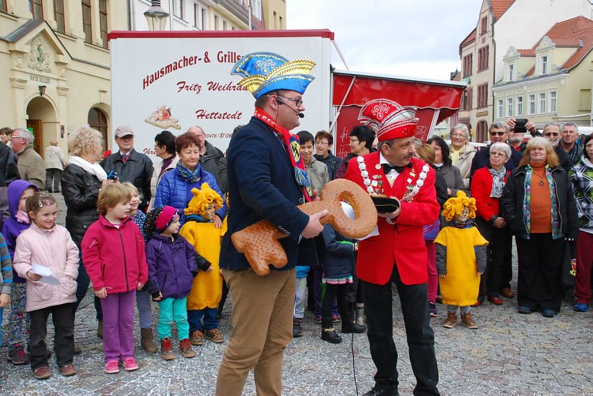 Irgendwie m&uuml;ssen die Hettstedter aber auch immer &uuml;bertreiben. Es gab gleich zwei Schl&uuml;ssel: einen f&uuml;r die Tasche, einen f&uuml;r den Mund.