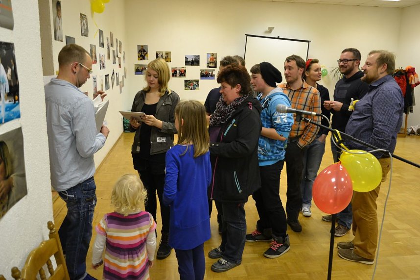 Viel Spa&szlig; gab es bei einer Tombola, deren Preise symbolhaft umschrieben wurden und somit bis zur &Uuml;berreichung R&auml;tselraten ausl&ouml;sten. Immerhin: Kein Los kostete etwas und jedes Los gewann. Organisiert und witzig pr&auml;sentiert wurde die Tombola von Nathalie und Ren&eacute; Scholz. 