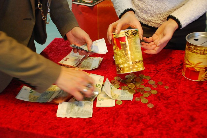 Immer wieder eine sch&ouml;ne Besch&auml;ftigung: Geld z&auml;hlen. Besonders, wenn damit etwas Gutes bewirkt werden kann.