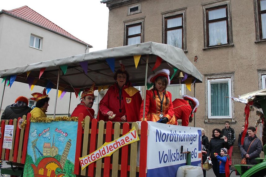 N&auml;rrinnen und Narren trotzen Wetter (1)