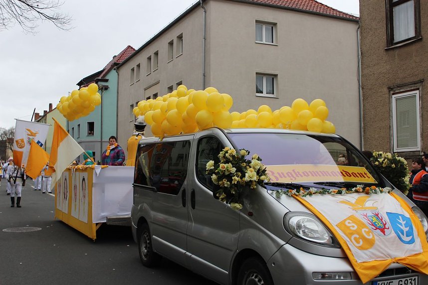 N&auml;rrinnen und Narren trotzen Wetter (1)