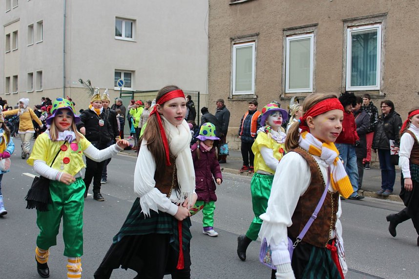 N&auml;rrinnen und Narren trotzen Wetter (1)