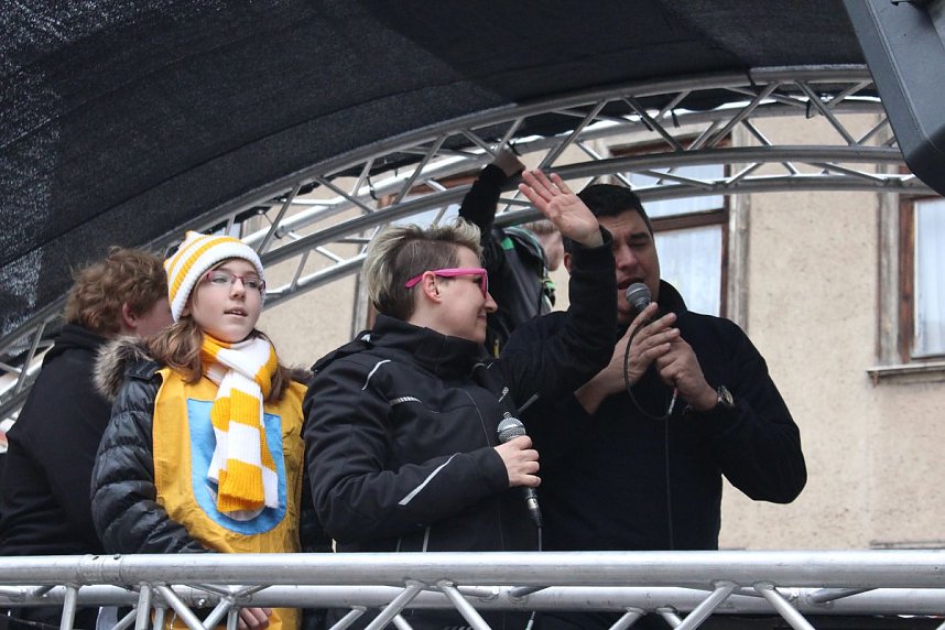 N&auml;rrinnen und Narren trotzen Wetter (1)