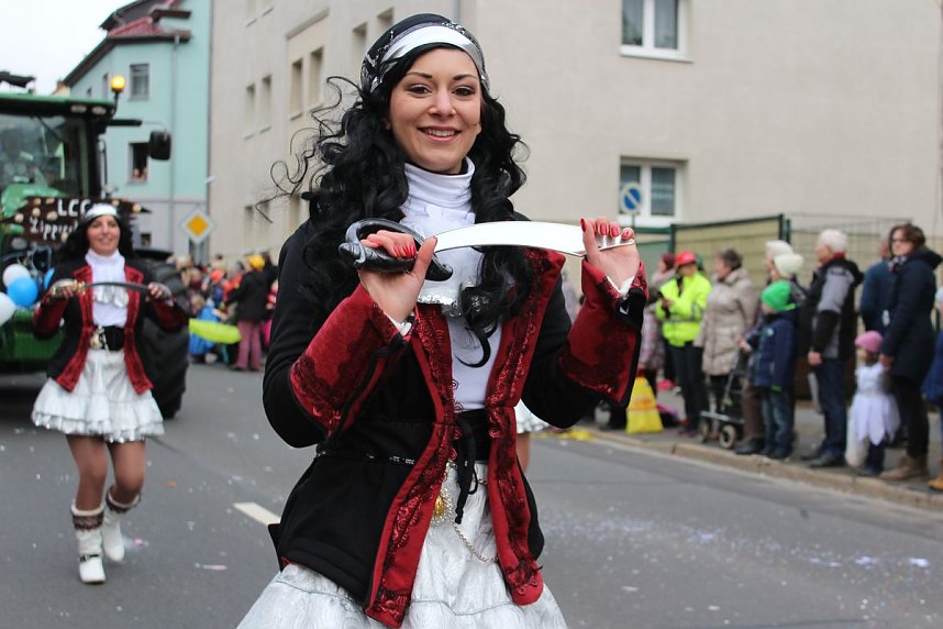 N&auml;rrinnen und Narren trotzen Wetter (1)