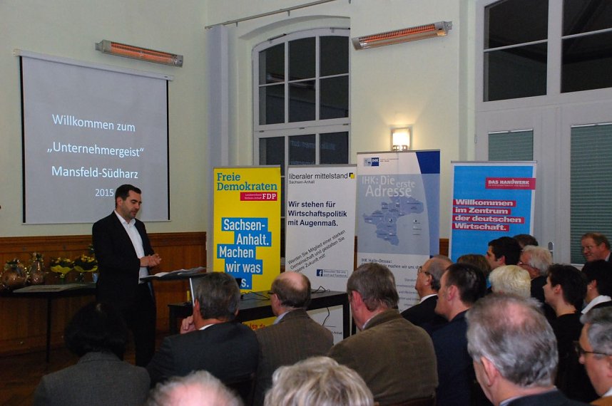 FDP-Landesvorsitzender und FDP-Spitzenkandidat Frank Sitta w&uuml;rdigte in seiner Laudatio den Unternehmergeist der drei geehrten Firmen.