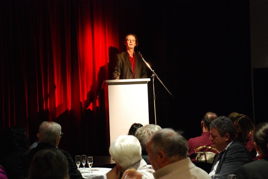 Der Linken-Landtagsabgeordnete Stefan Gebhardt f&uuml;hrte durch einen kurzweiligen Abend.