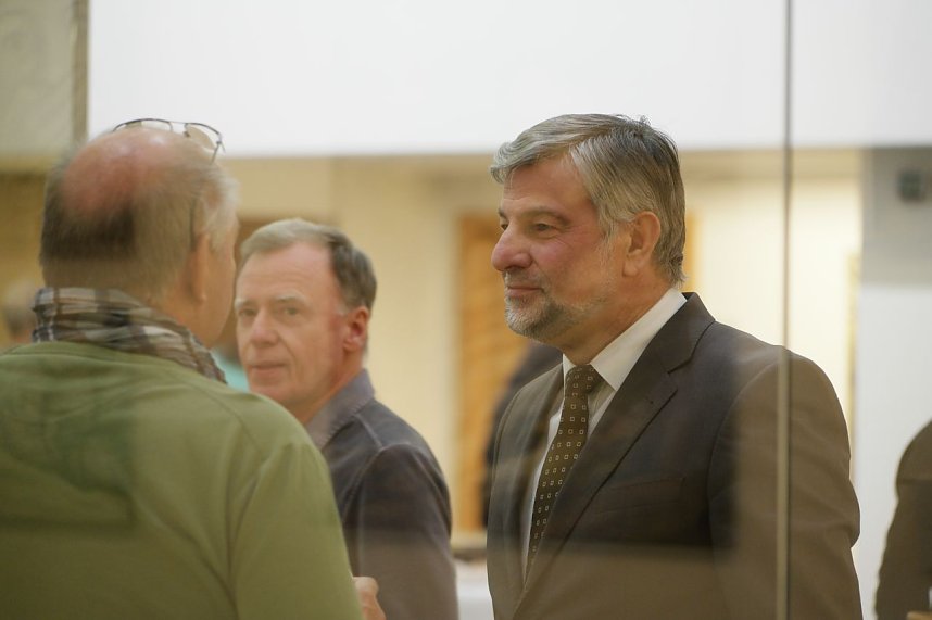 Roter Faden in der Galerie in der Kreissparkasse Nordhausen