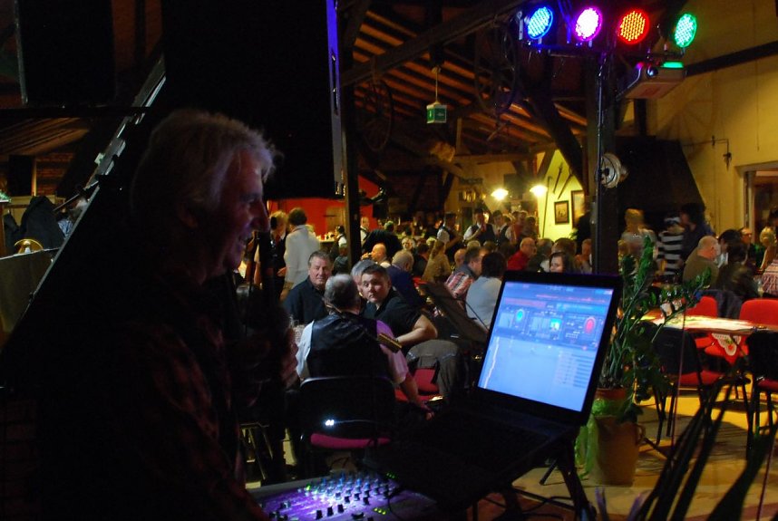 Frank Klessaschek sorgte mit Bild und Ton f&uuml;r ein unterhaltsames Drumherum.