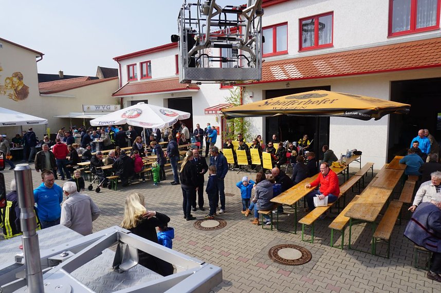 Bei Live-Musik und leckeren Speisen lie&szlig; es sich gut feiern.