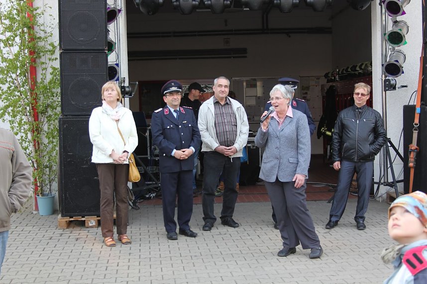 Treue Verb&uuml;ndete der Helftaer Feuerwehr ist Eislebens Oberb&uuml;rgermeisterin Jutta Fischer. Sie hatte noch andere Termine an dem Tag, war aber dennoch rechtzeitig gekommen, um die Helftaer zu begr&uuml;&szlig;en und zu ihrem sch&ouml;nen Feuerwehrfest zu gratulieren.