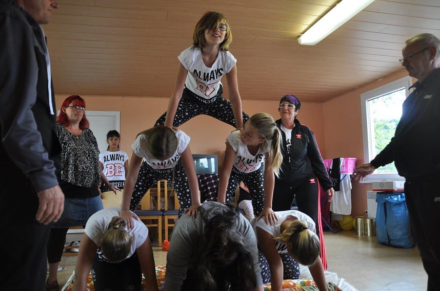 Sehr her, was wir k&ouml;nnen! Showeinlage f&uuml;r die Besucher - und ein kleines akrobatisches Dankesch&ouml;n f&uuml;r das Eisessen.