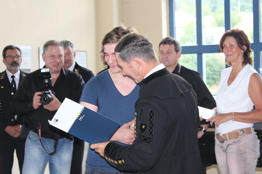 Bergbautechnologen beenden Ausbildung