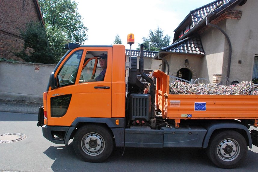 Eine wertvolle Fracht ist hier unterwegs - gemeint sind nat&uuml;rlich Fahrer und Ladung.