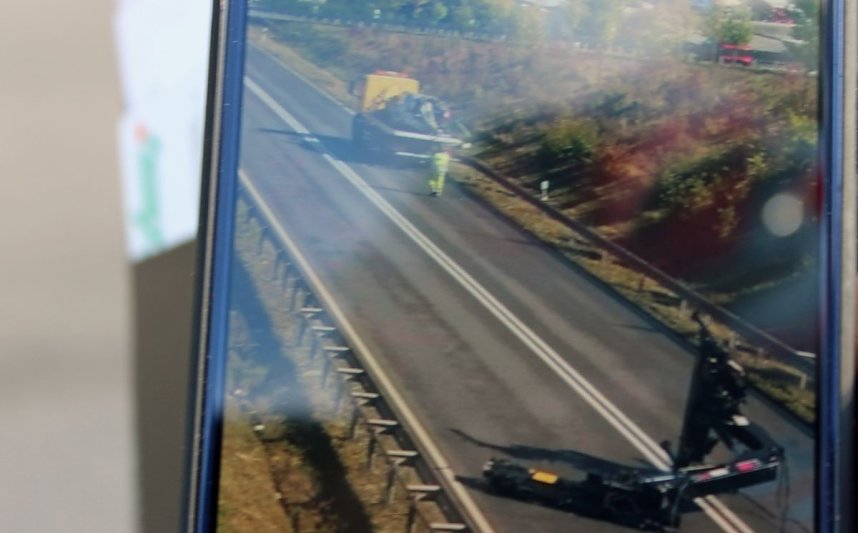 Schwerer Unfall zwischen Abschleppwagen und Br&uuml;cke